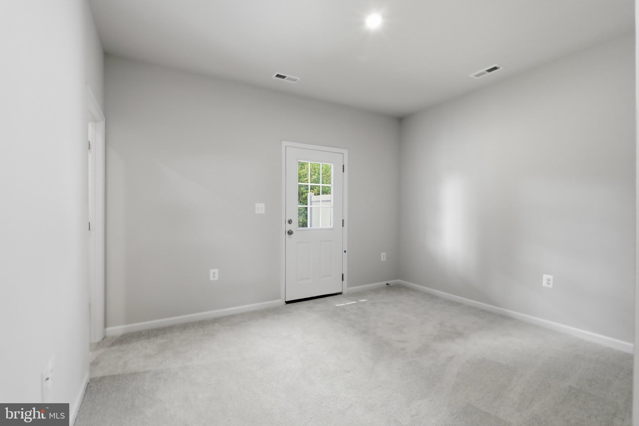 245 MONTEITH DR – photo 4