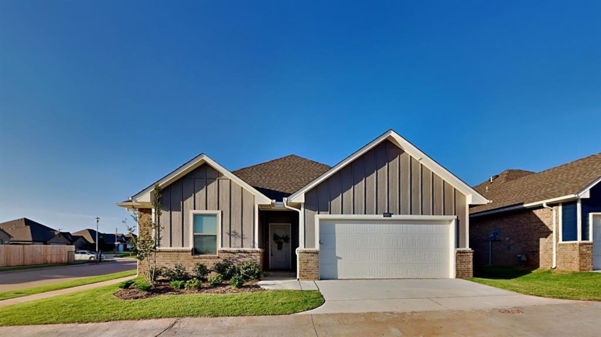LUXURY 3 Bedroom 2 Bathroom Home in 55+ Community in Warr Acres (LAWN CARE INCLUDED) – photo 2