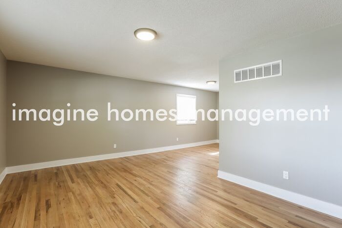 5620 North Quincy Avenue – photo 4