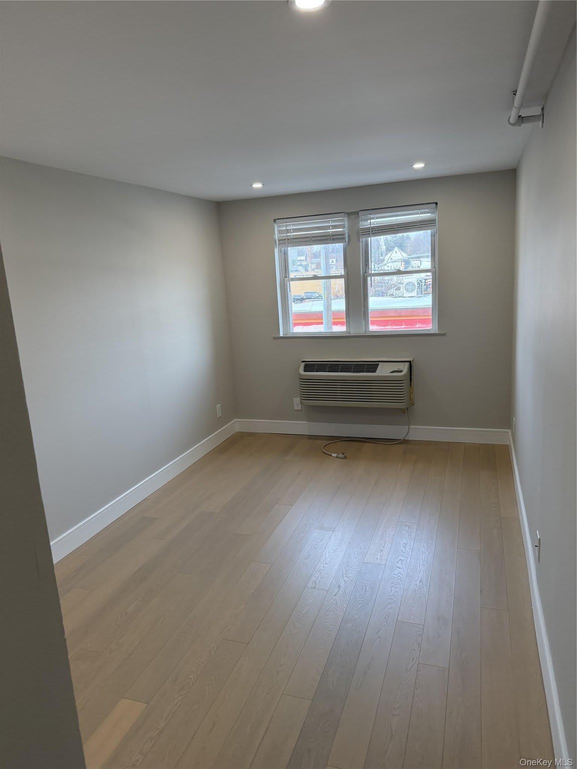 320 Post Avenue – photo 4