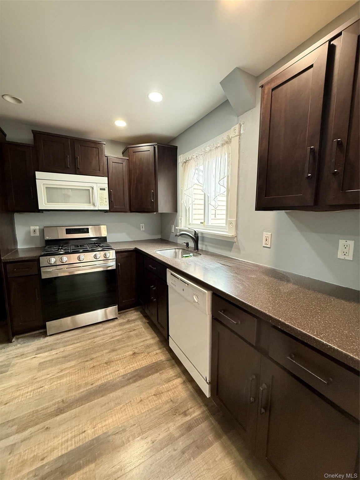 6 Gateway Street – photo 5