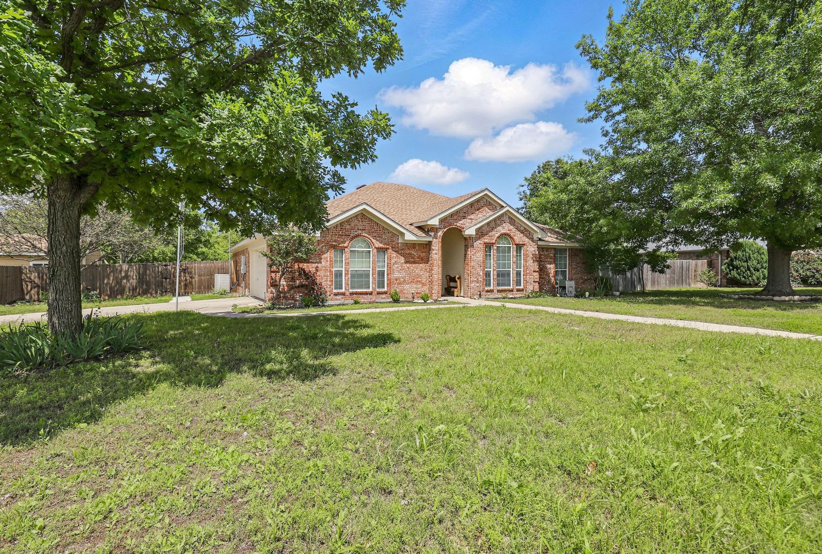 Single-family home in Weatherford,Texas 76085 – photo 2