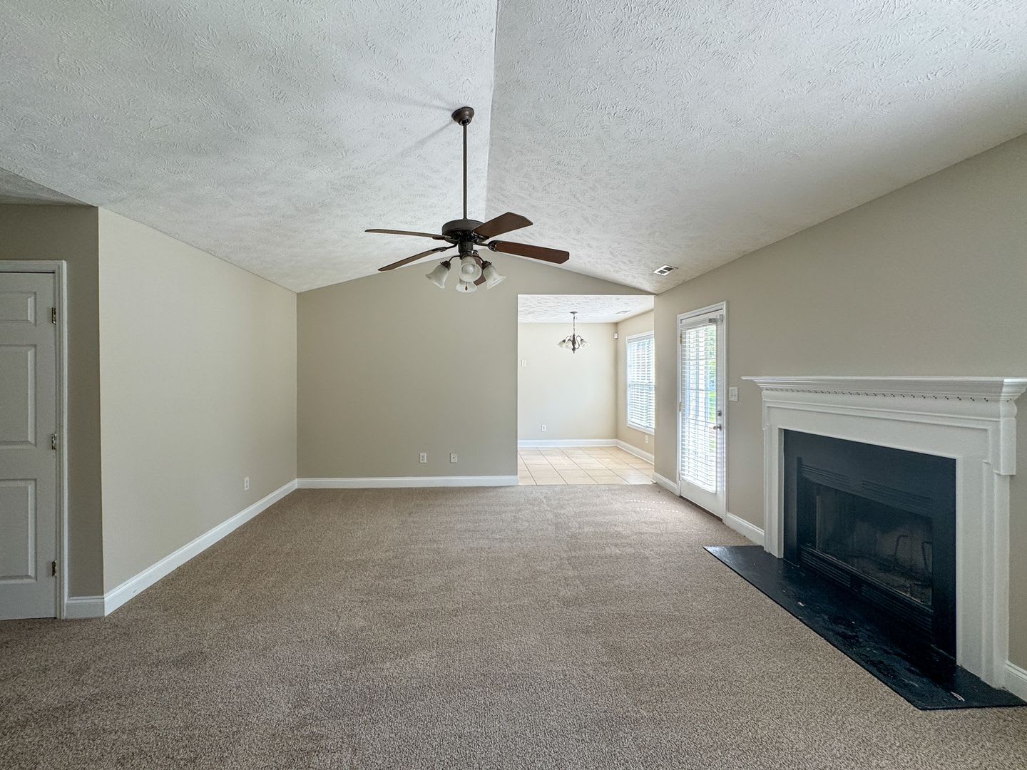 3 Bed 2 Bath Home Plus Bonus Room – photo 3
