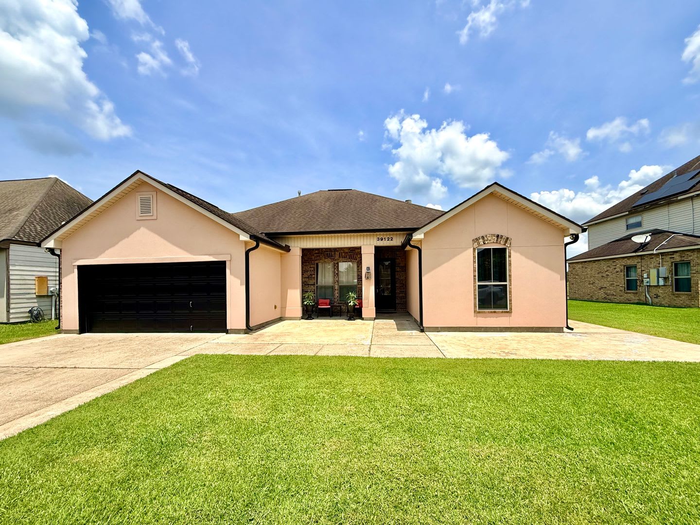 Beautiful 4BR Home with Scenic Lake View Backyard – photo 2