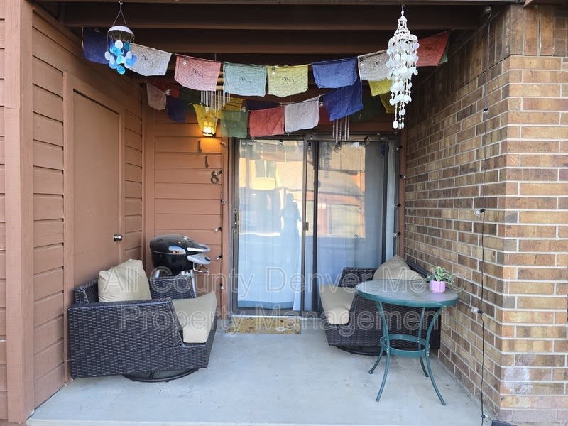 447 Wright St. – photo 2
