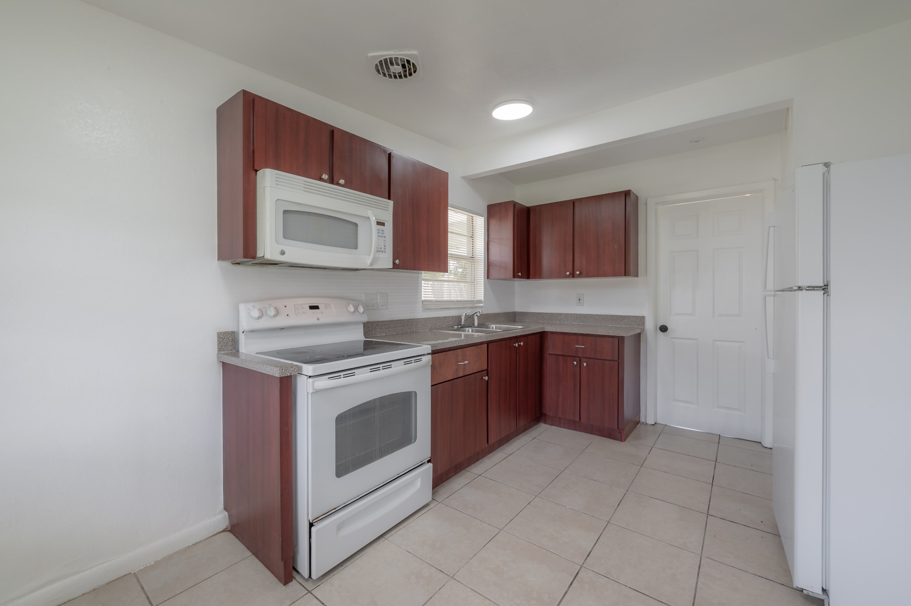 4710 S. 87th St. – photo 2