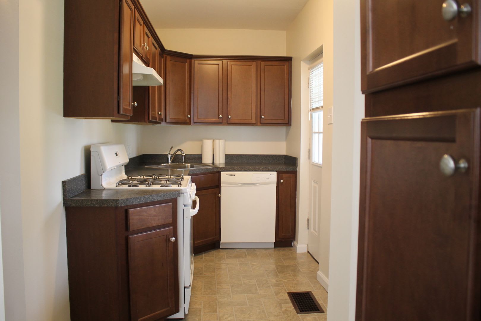 3 Bedroom Single Family Home – photo 5