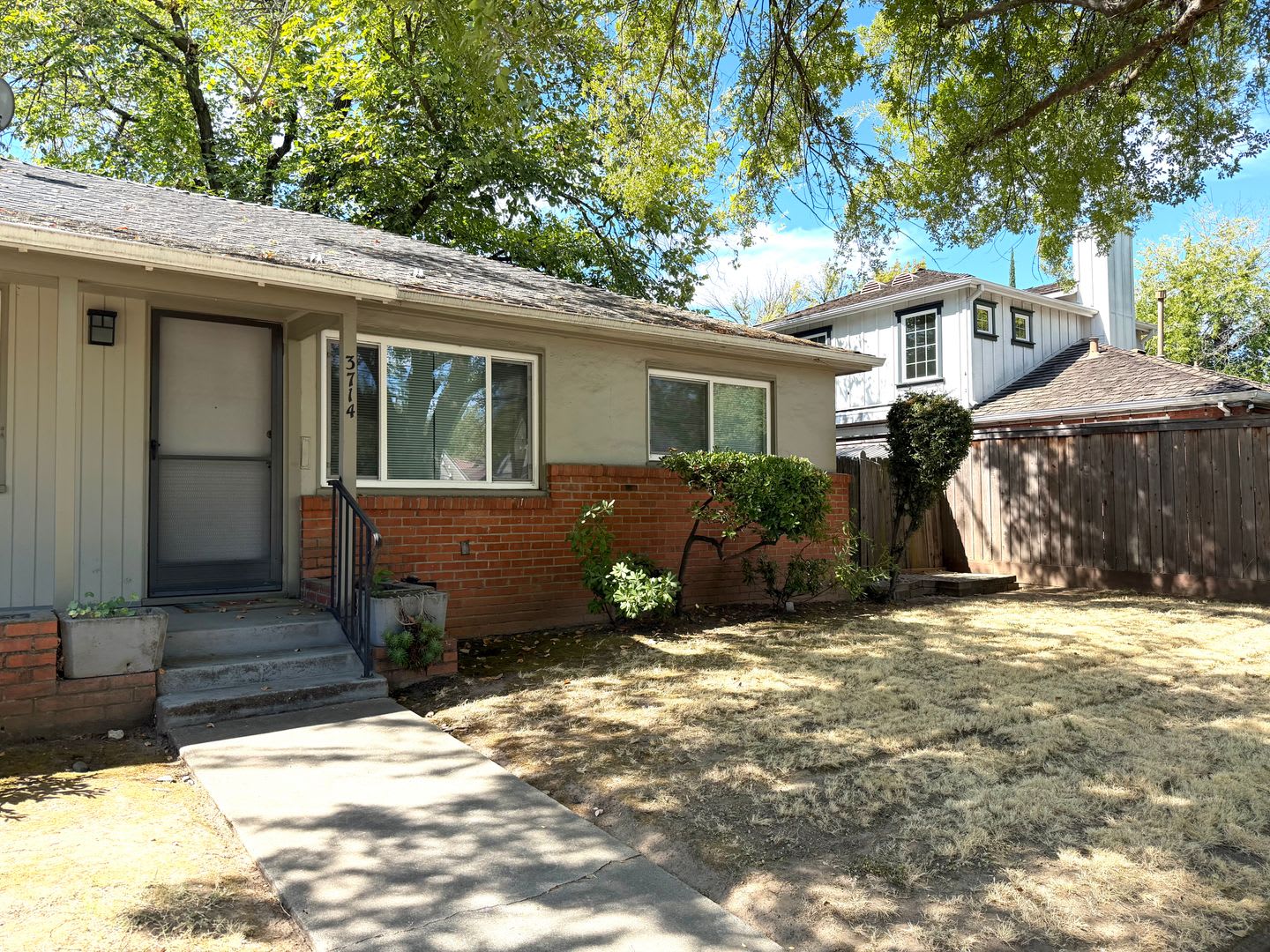 Charming 2BR/1BA East Sacramento Duplex with Private Garage – photo 3