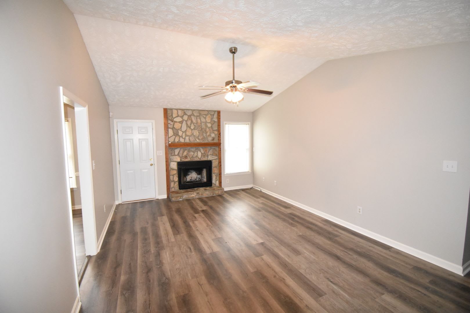 Well Maintained Single Family Home Coming Soon 3 Bedroom And 2 Bath Home Robinwood – photo 3