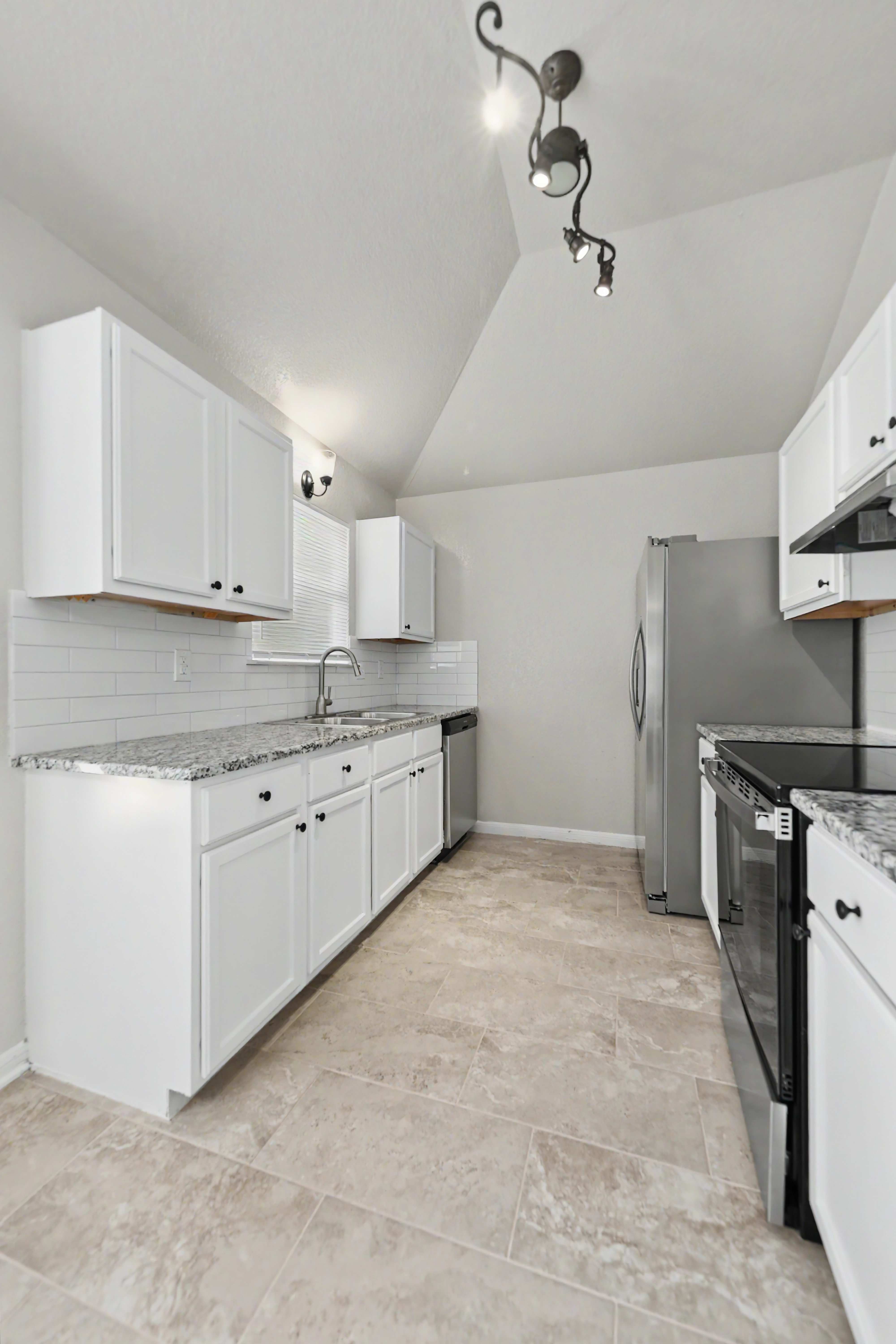 2502 Eastwood Dr – photo 5