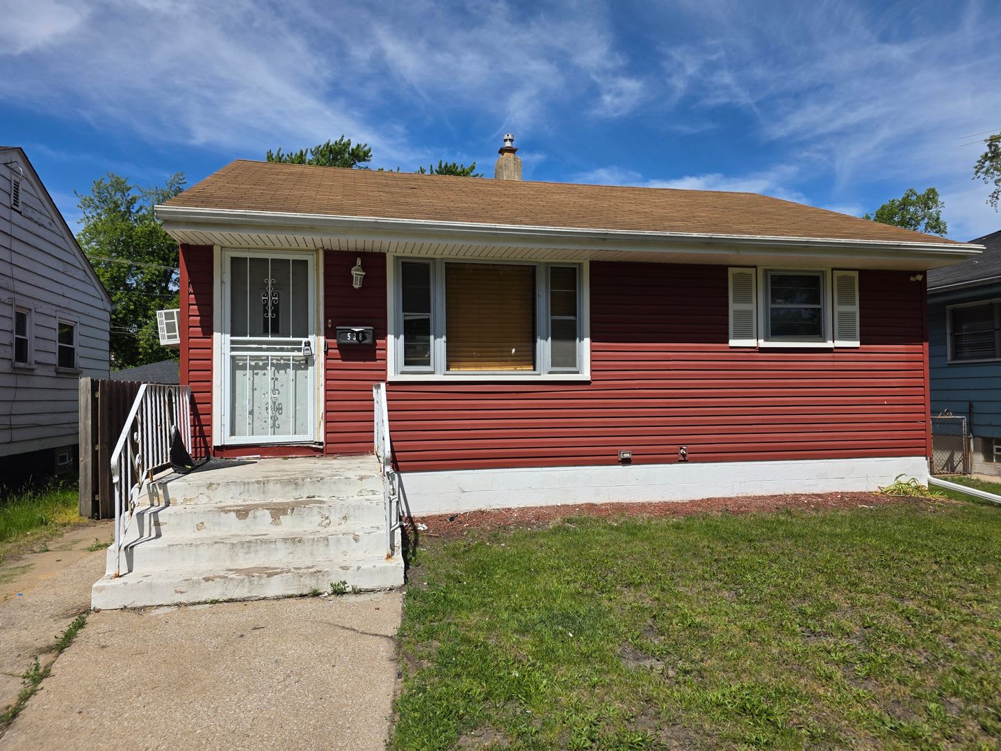 Home with finished basement and fenced in yard – photo 1