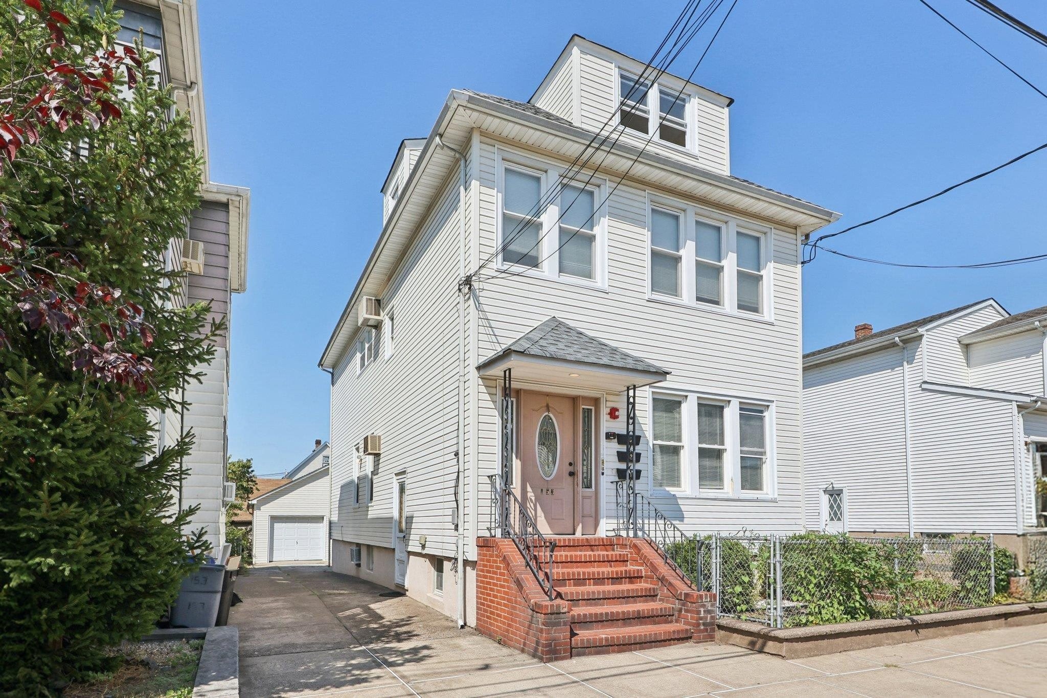 153 BANTA AVE – photo 1