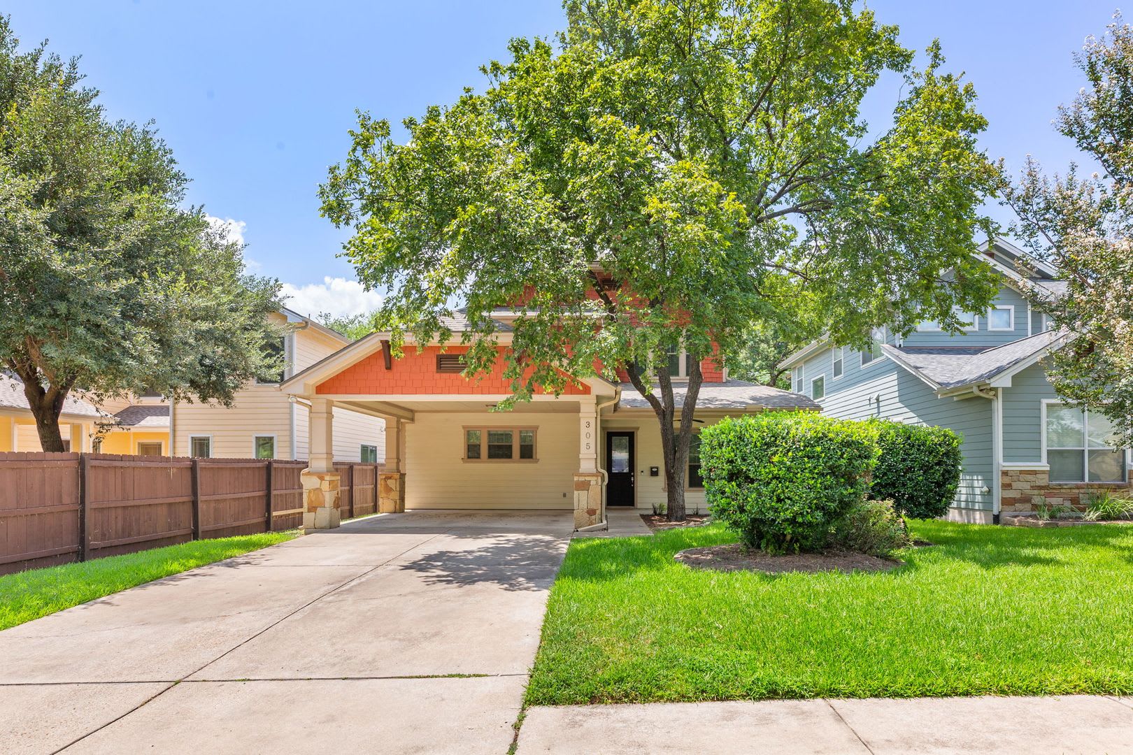 UT PRE-LEASE: Beautiful, Recently Constructed 6 Bed/ 4 Ba Home In North Loop Area, Mins To UT – photo 3