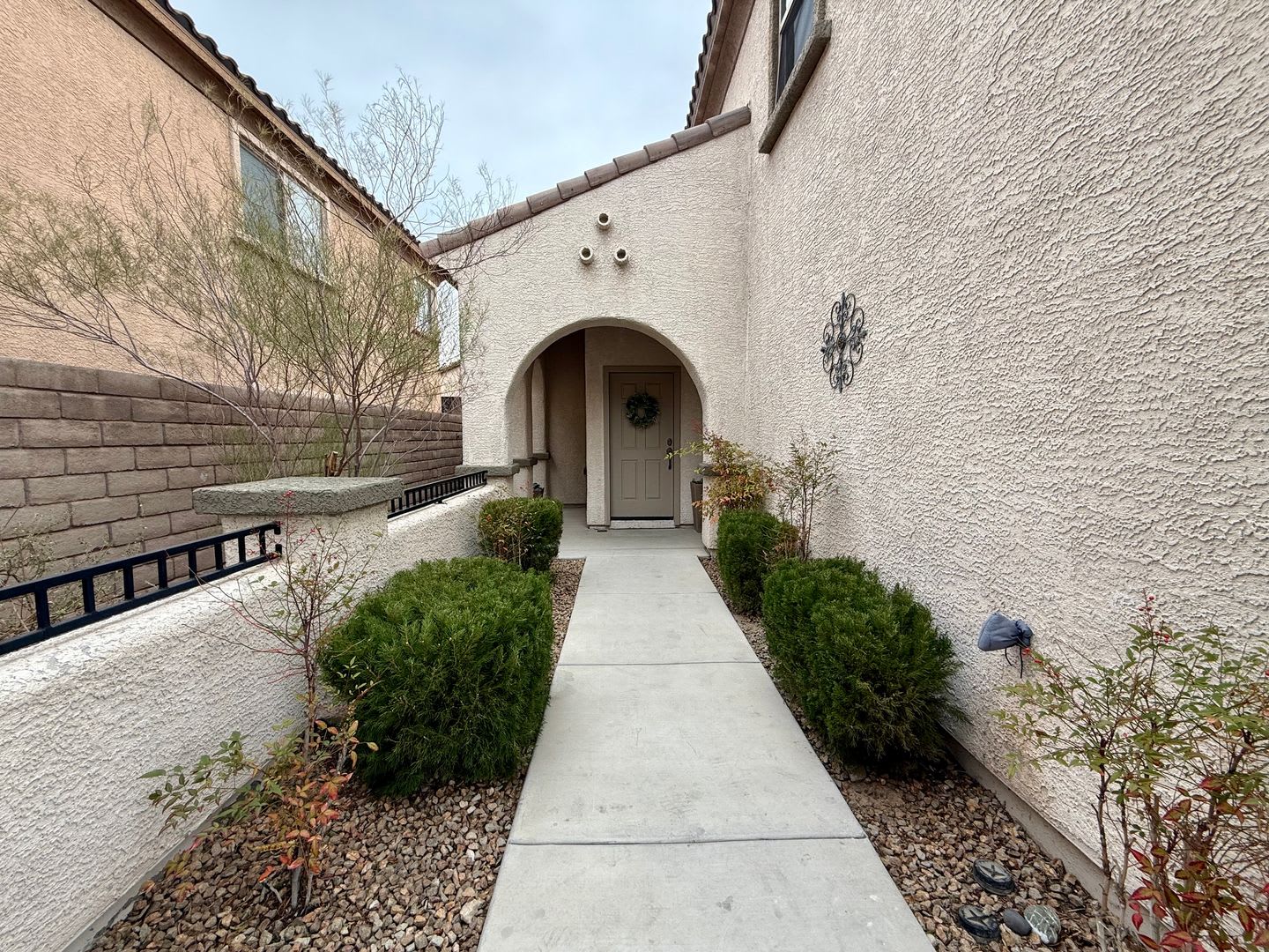 3/BD 2.5/BA Home in Gated Community with Stunning Features! – photo 2