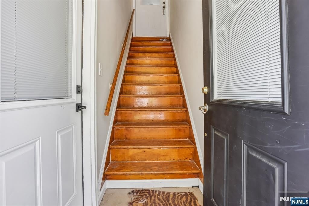 481 Macarthur Avenue – photo 3