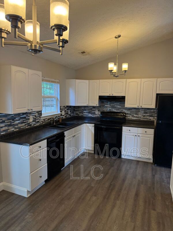600 Uneeda Ct. – photo 3