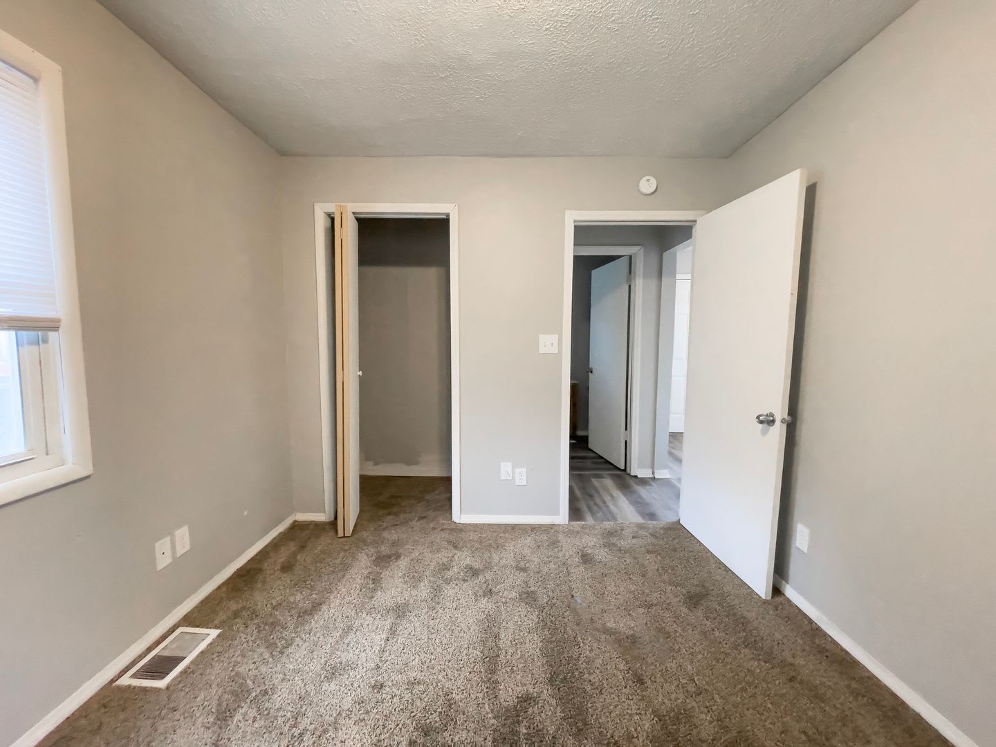 Coming Soon! For Rent: 1623 E 20th St. Cozy 1 Bedroom Home! W/D Hookups! Pet Friendly! – photo 5