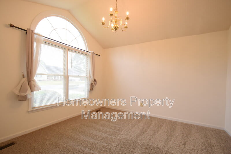 1328 Butterwood Cir – photo 3