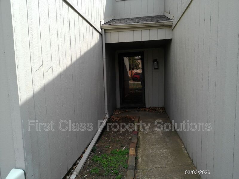 1406 Mary Lee Ln – photo 3