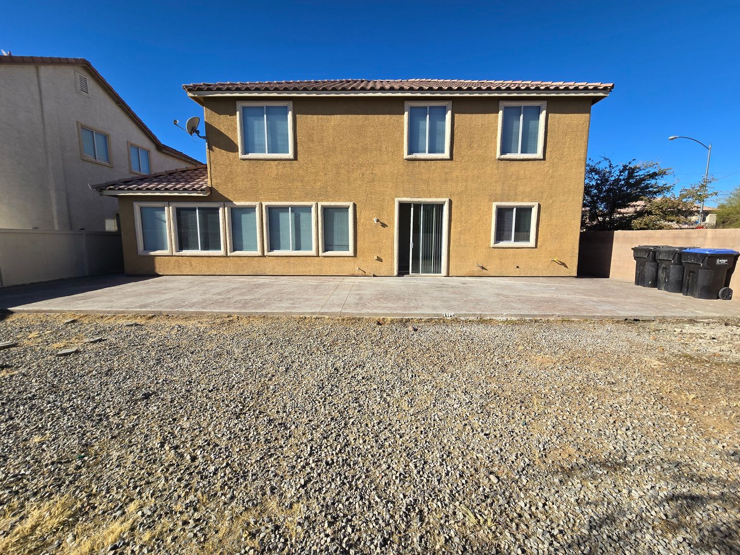 Spacious 6-Bedroom Home with Attached Garage & Large Backyard – photo 3