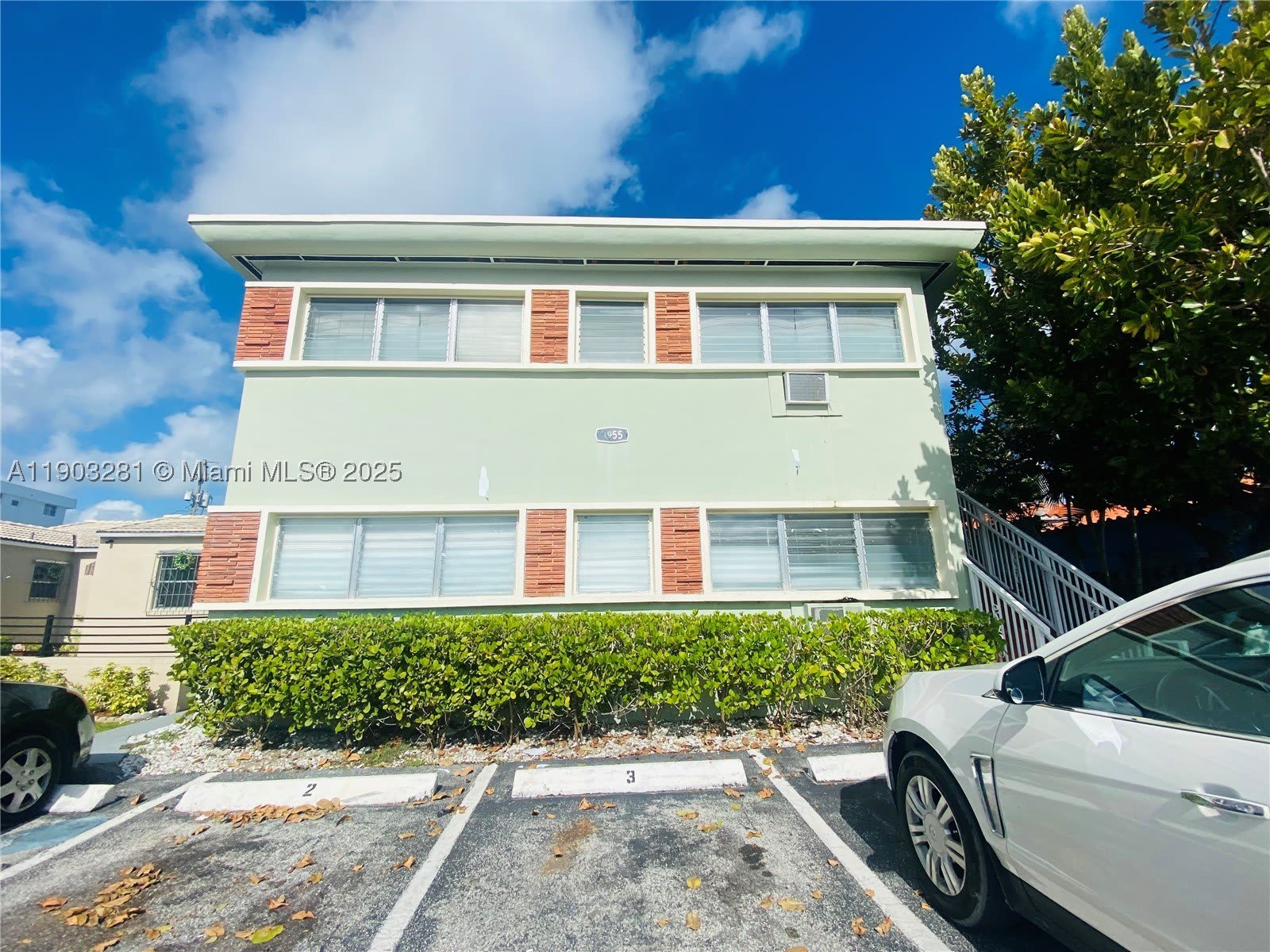 1955 Normandy Dr – photo 1