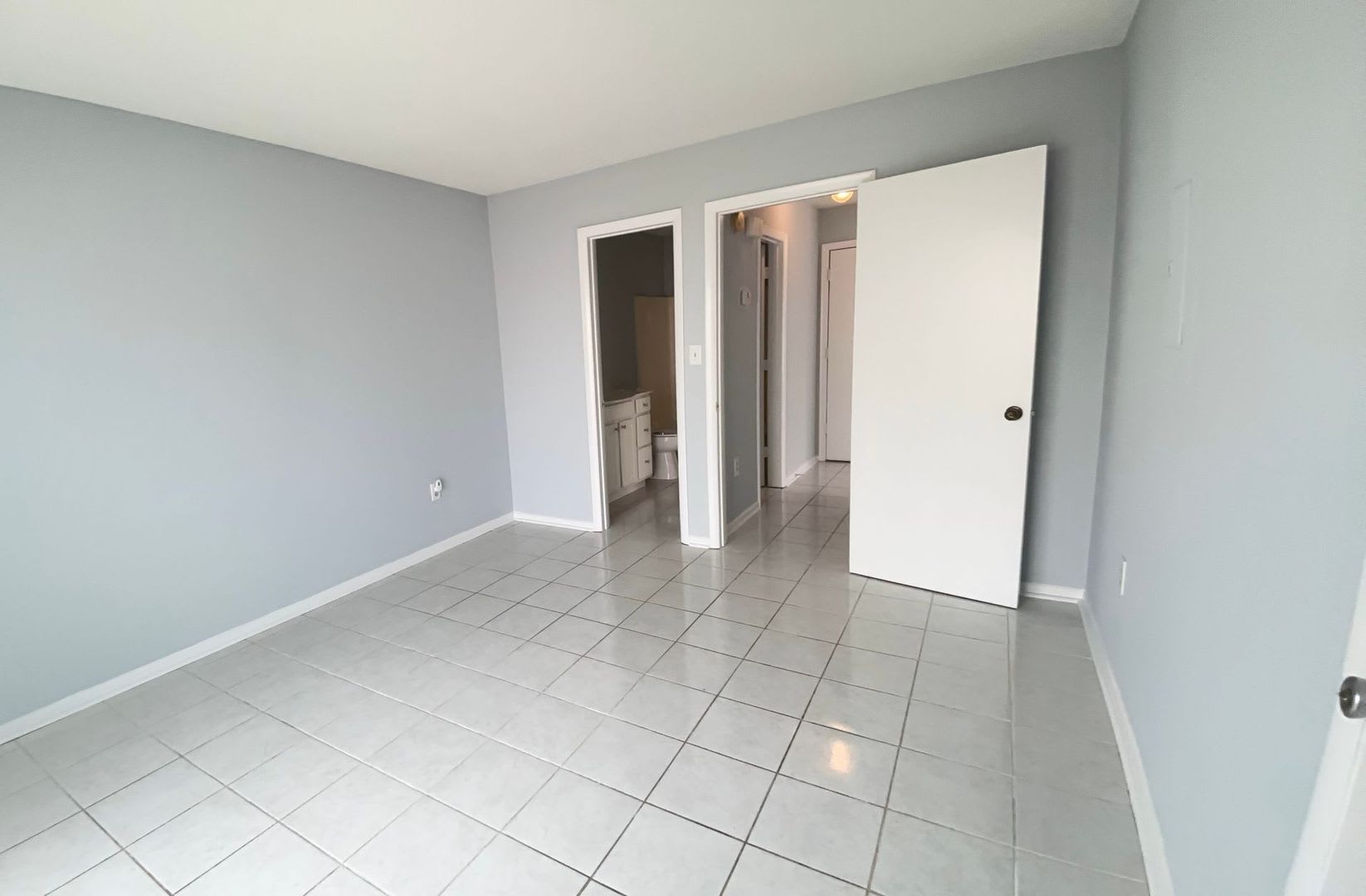 Very cute 2 bedroom/2 bath unfurnished condo – photo 3