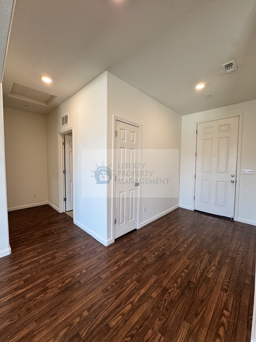 7216 E University Ave – photo 3
