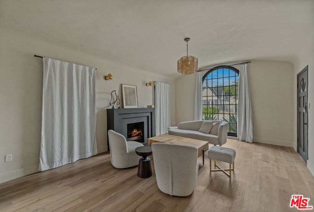 8822 Rosewood Ave – photo 5
