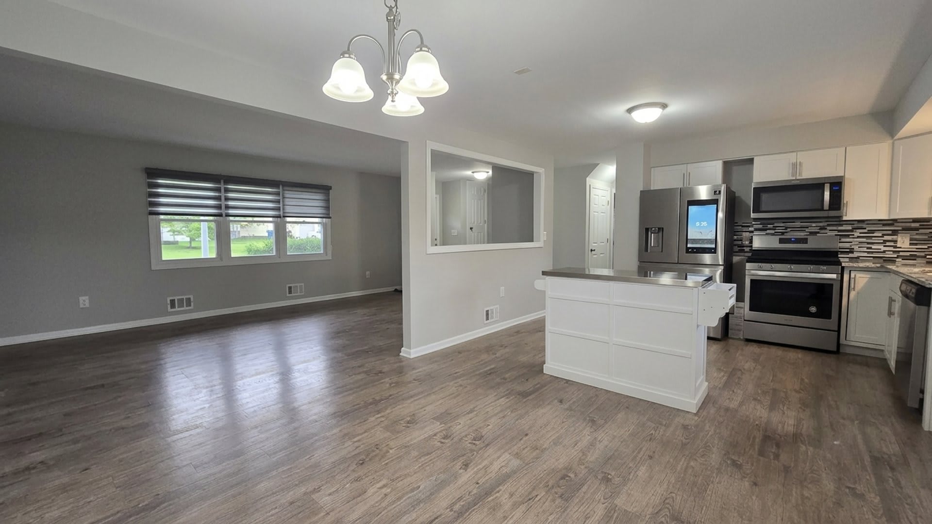 Welcome to this 4 bedroom 2 Bull Bathroom home with a Garage – photo 4