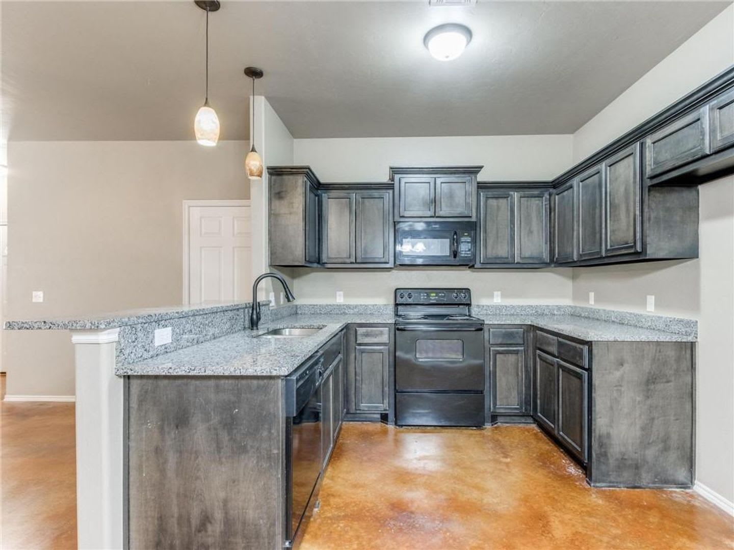 3br 2ba duplex with 2 car garage in Kingfisher! – photo 5