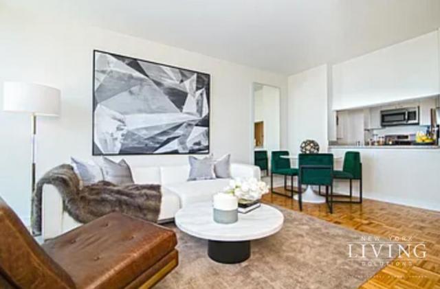 4705 Center Boulevard – photo 1