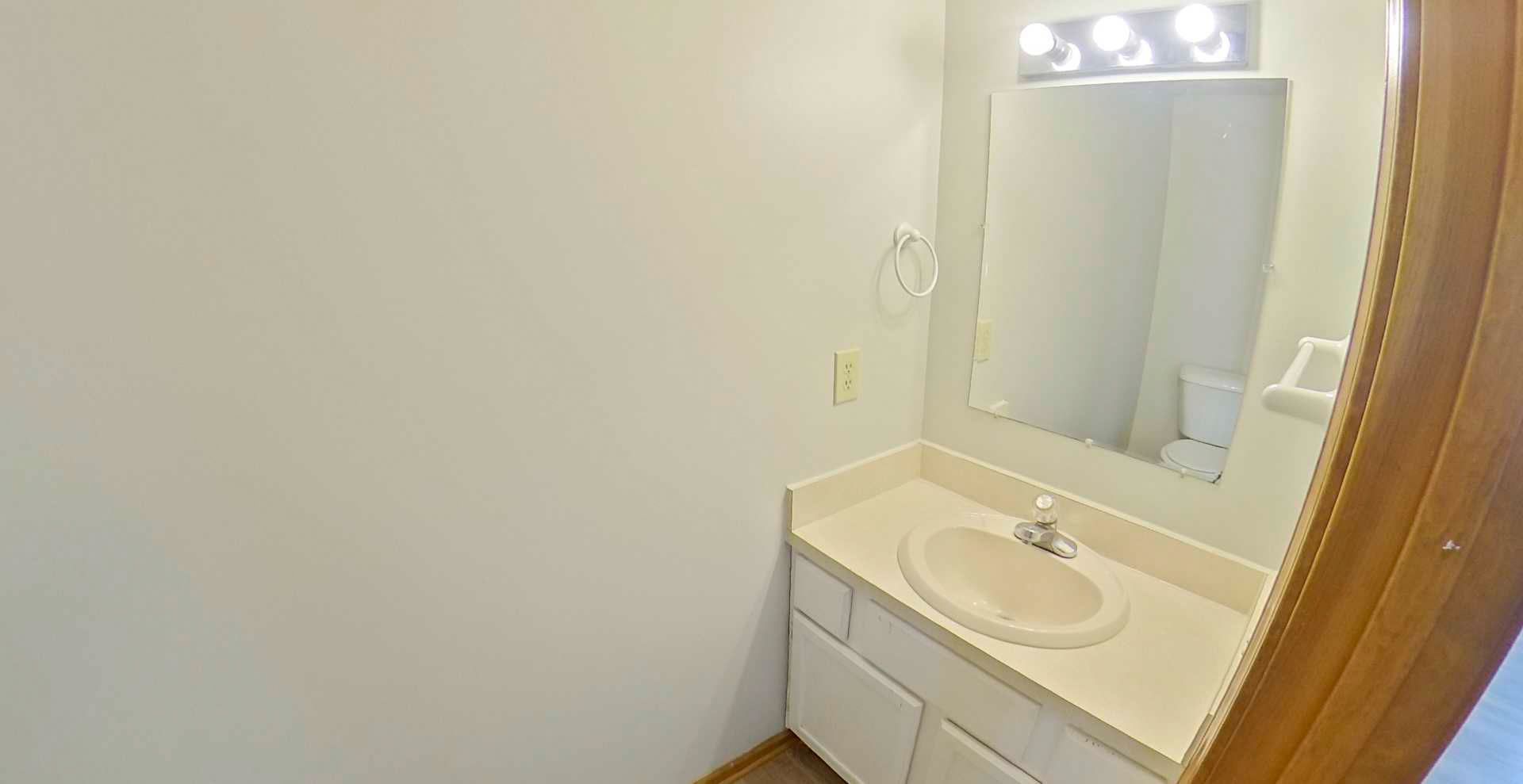 West Side Fenced In Yard Pet Friendly Washer Dryer Included Attached 1 Car Garage Available September 10Th – photo 5