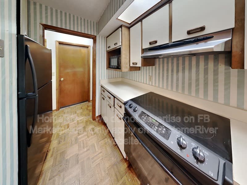 1174 Romaine Cir E – photo 5