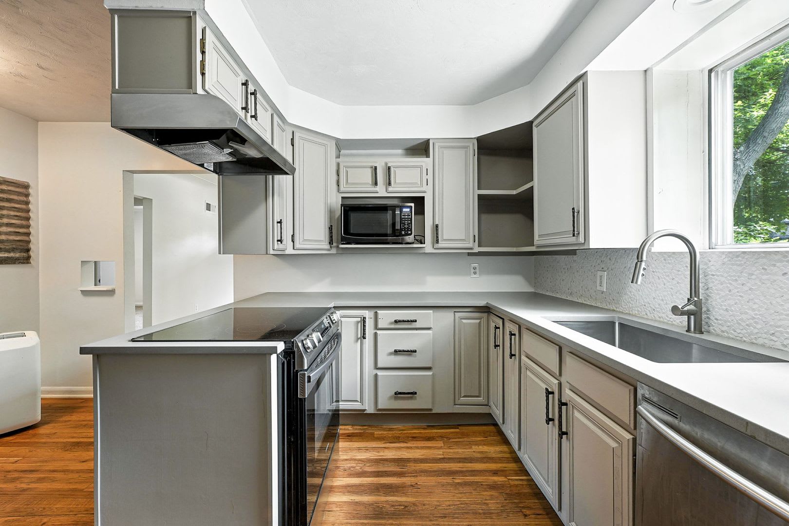 Upper Level Duplex with High walk score! Adjacent to Swedish and Craig Hospitals! – photo 4