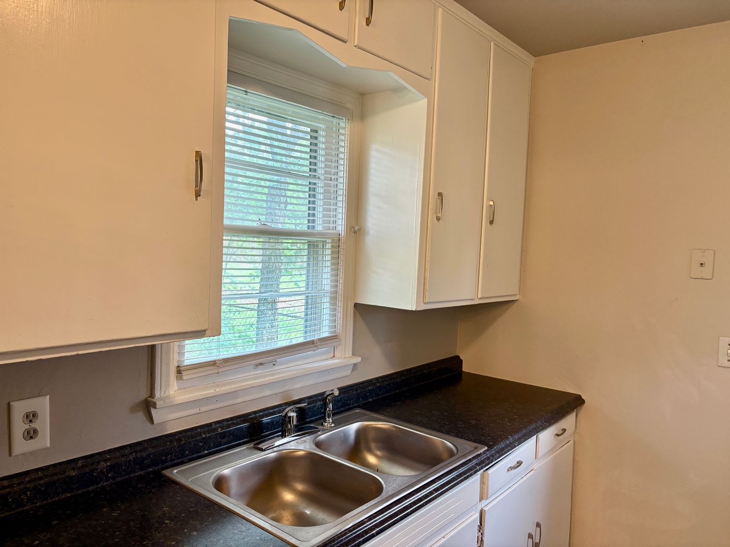 Two bedroom bungalow in The Village – photo 2