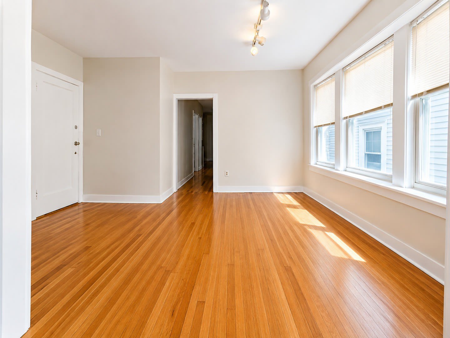 3709 N BOSWORTH Avenue – photo 3