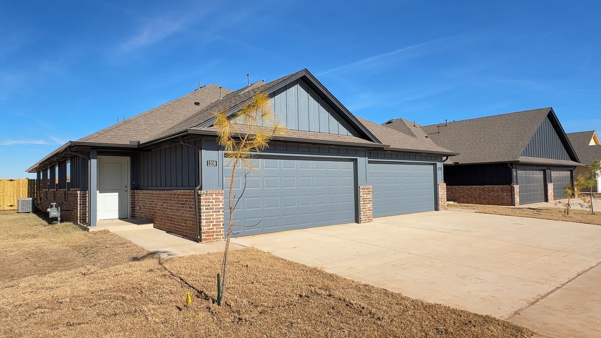 Welcome To Masonwood Featuring This 3 Bedroom 2 Bath 2 Car Garage Duplex In A Great Location Close To The Broadway Extension And Only 8 Minutes From Downtown Okc – photo 2