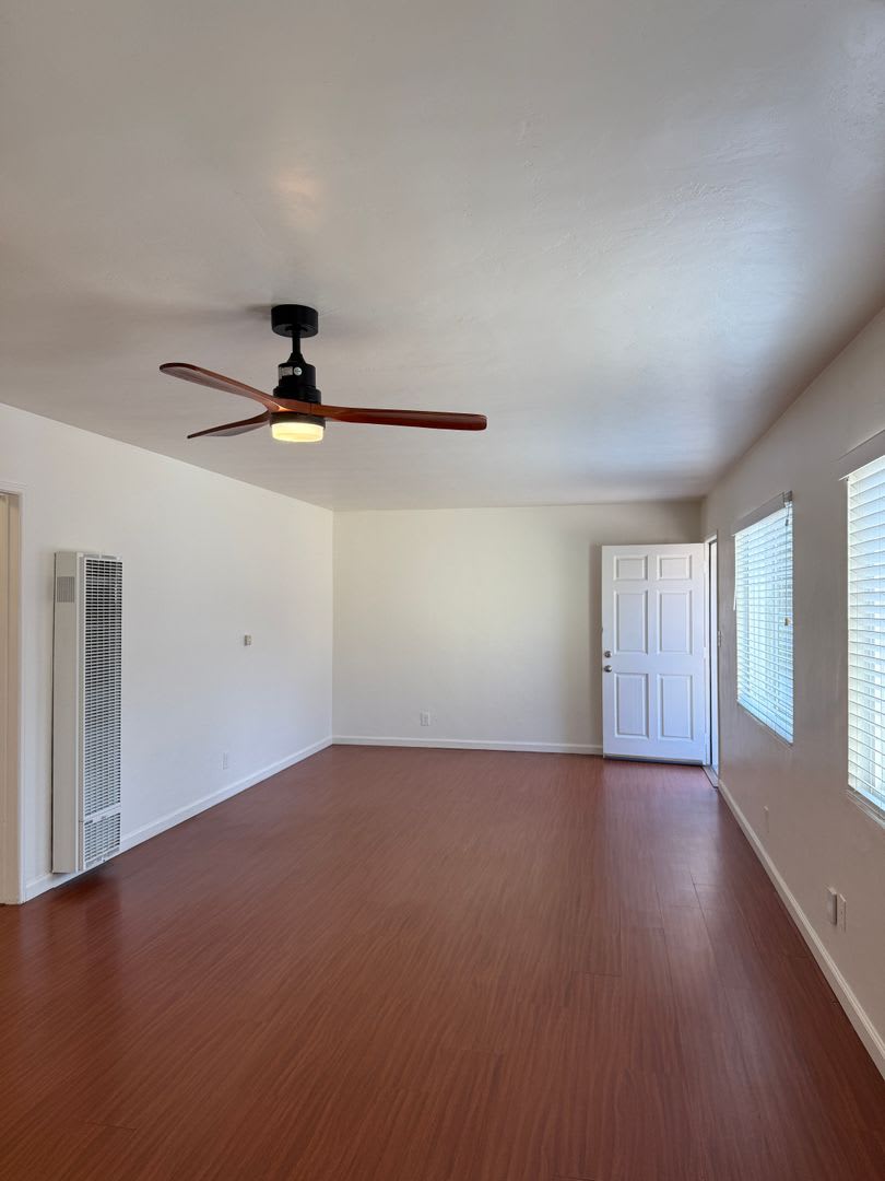 Charming 2BR/1BA Downstairs Unit with Private Yard in South Park – photo 4