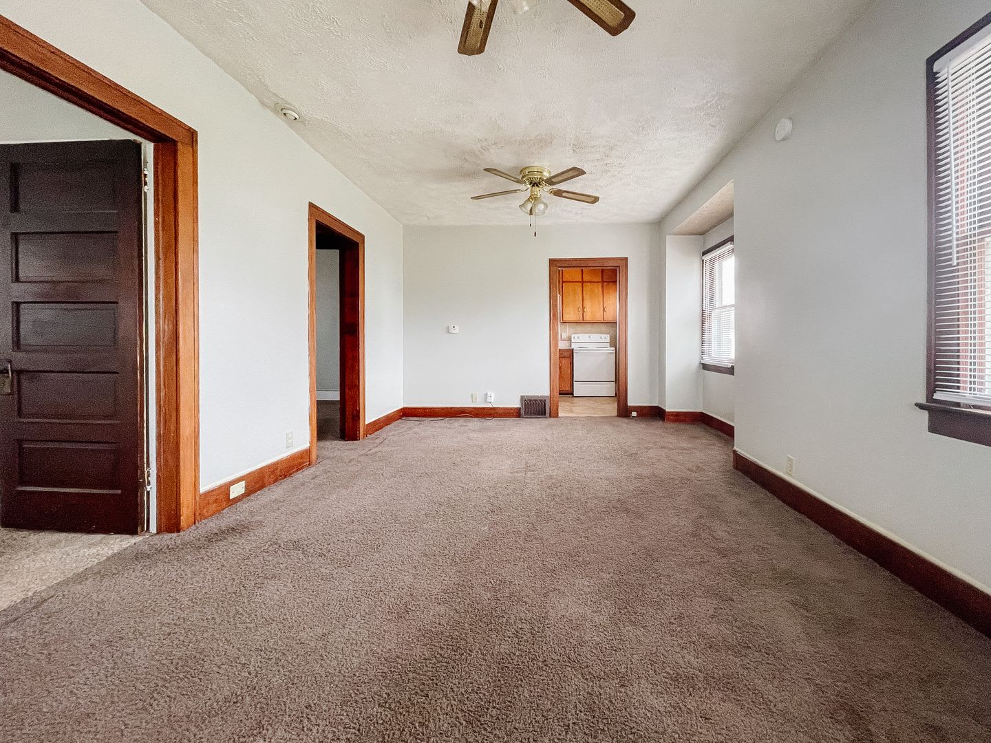 For Rent 1317 W Memorial Dr Pet Friendly With Fenced In Back Yard 2 Bedroom 1 Bath In The Heart Of Downtown Muncie Garage And Back Porch – photo 2