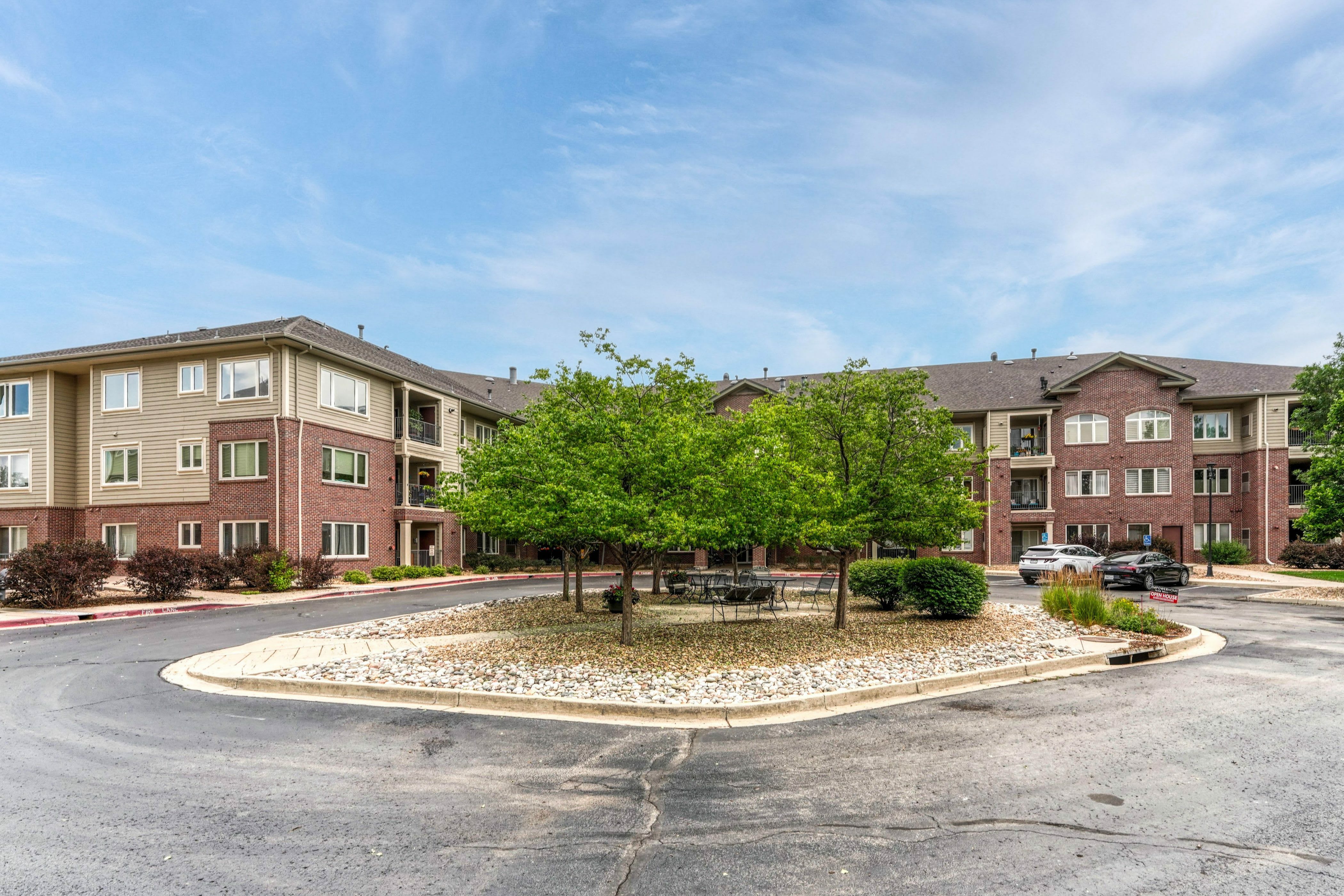 2896 West Riverwalk Circle – photo 2