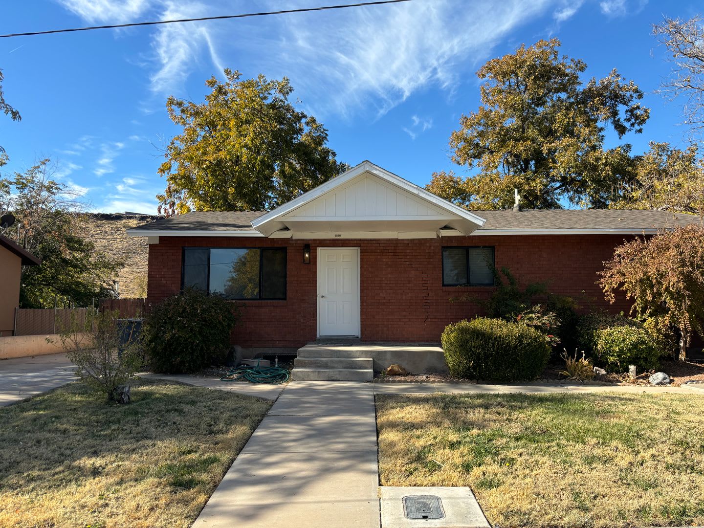 Upgraded Downstairs Duplex w/ Large Backyard! – photo 2