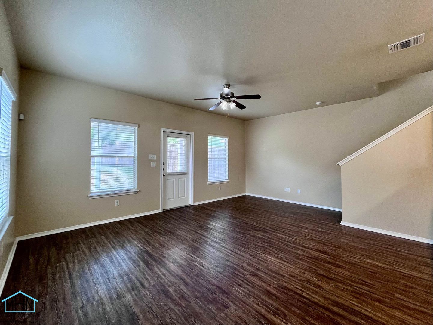 Beautiful Two Story Duplex Near Randolph AFB and FT SAM Houston! – photo 4