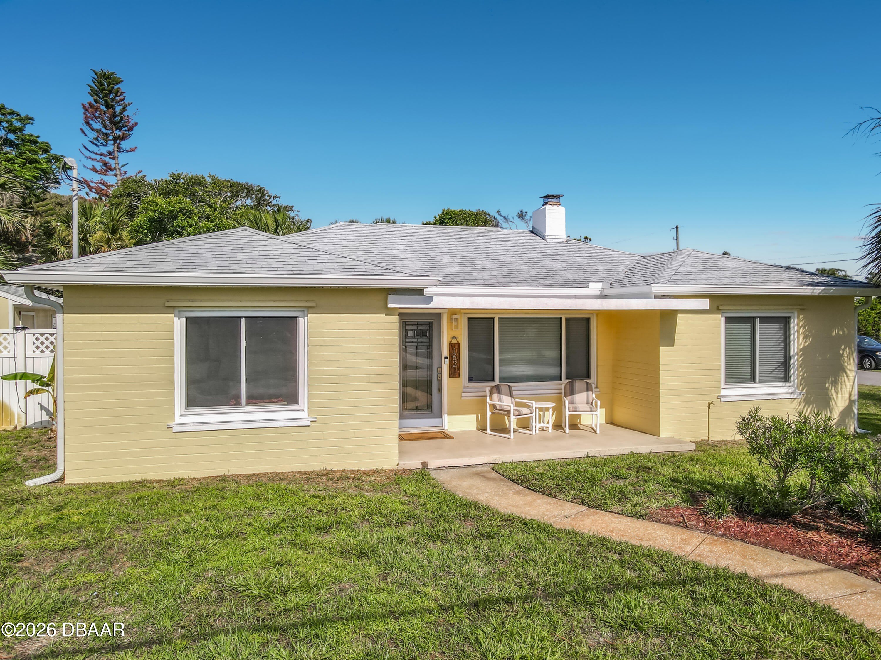 1621 N Oleander Avenue – photo 4