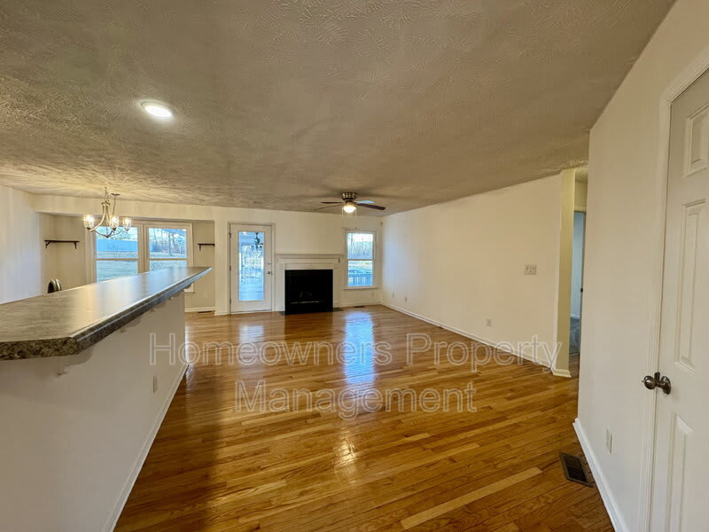 115 Zane Dr – photo 3