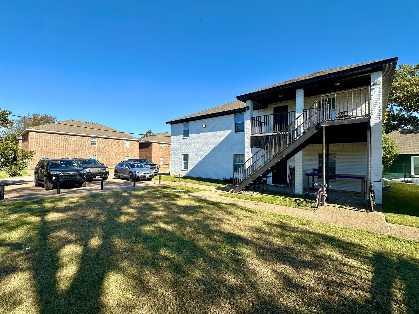 HUGE 4-Bed, 2-Bath Duplex Four Blocks From Baylor Campus & Minutes from Downtown! – photo 2