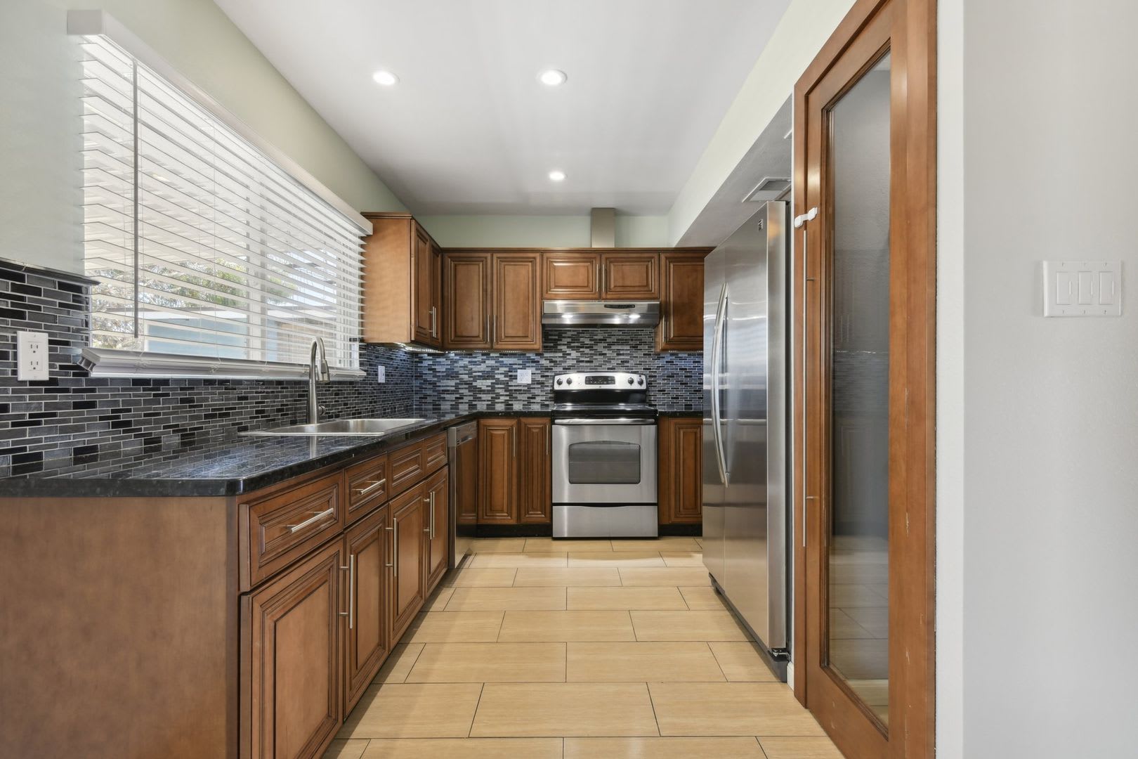 3 Bedroom Townhome in Glendale – photo 4