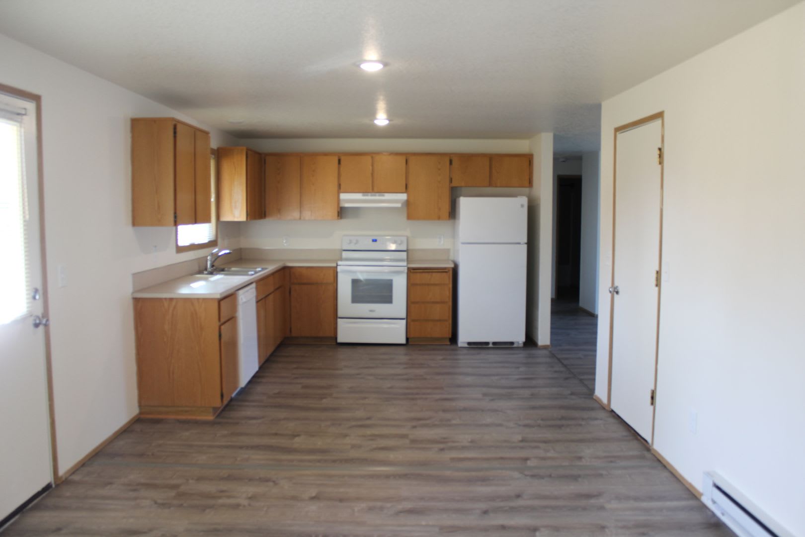 3 bedroom 1 bath home in Hillsboro near Max line – photo 4