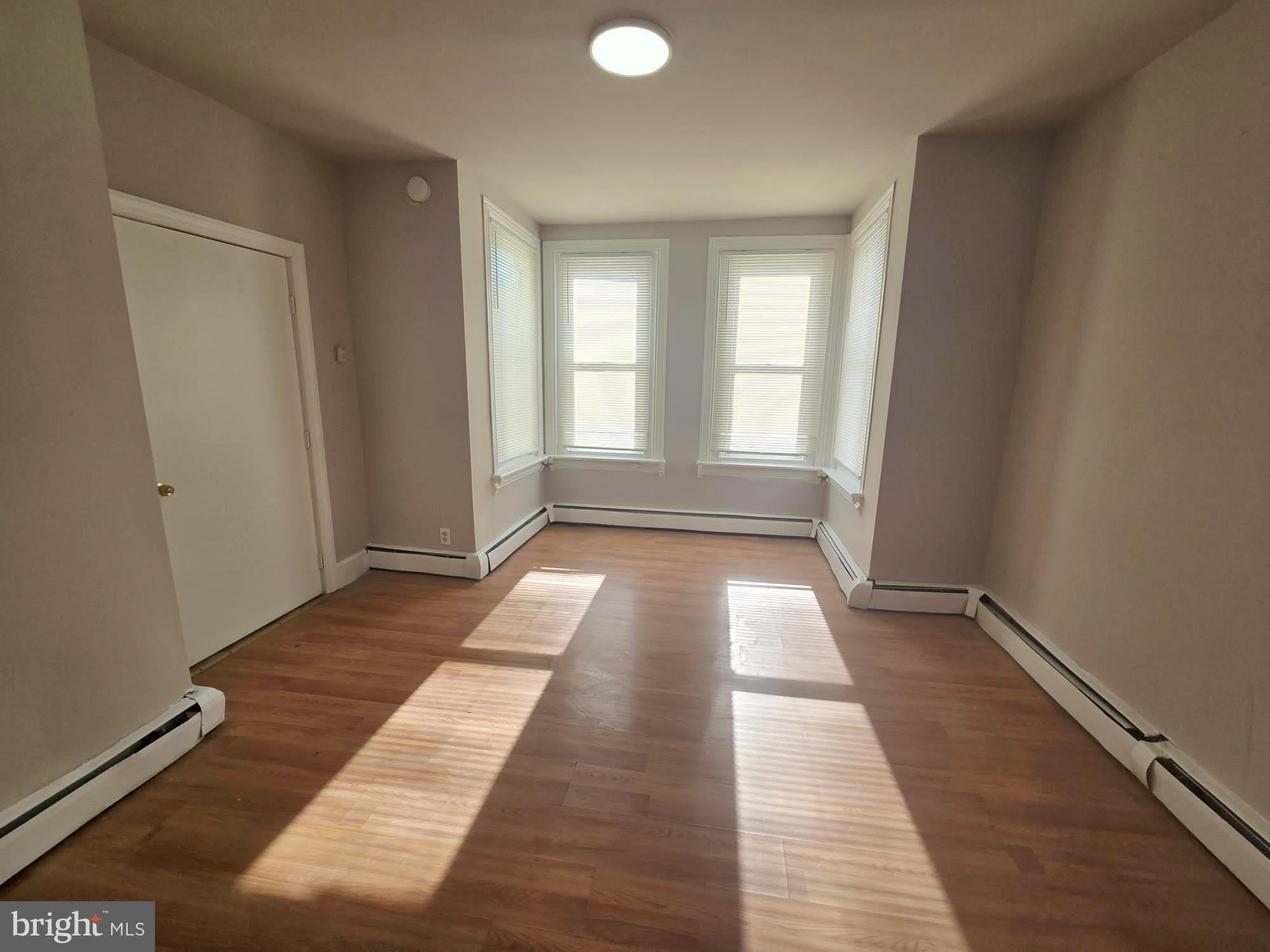 5526 N MASCHER Street – photo 3