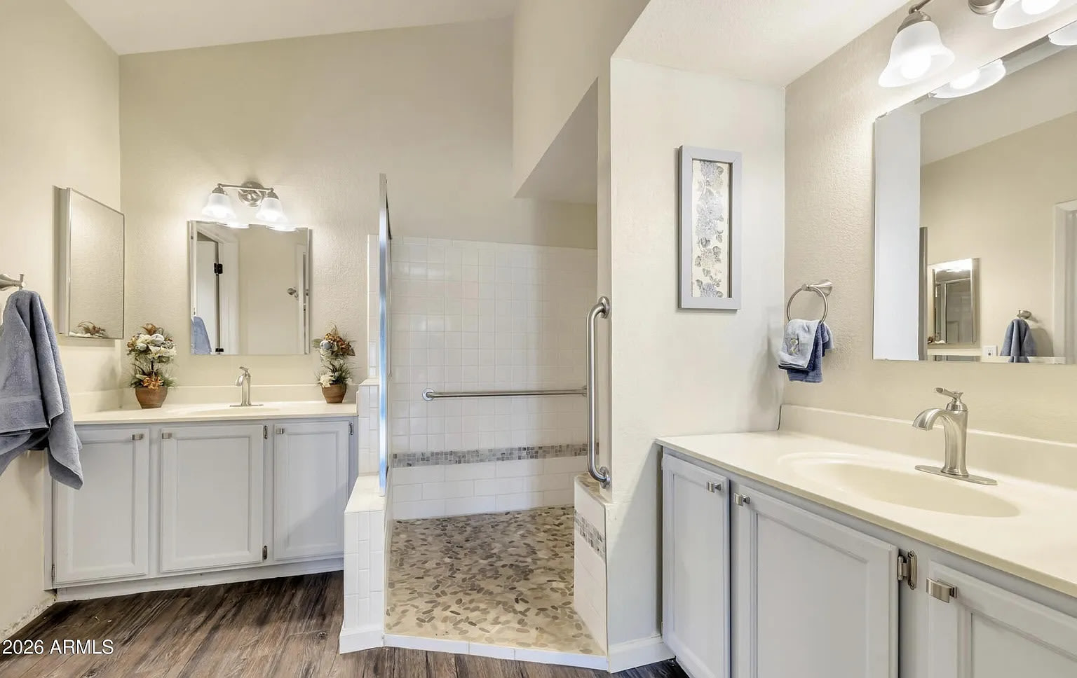562 S Danyell Dr – photo 2