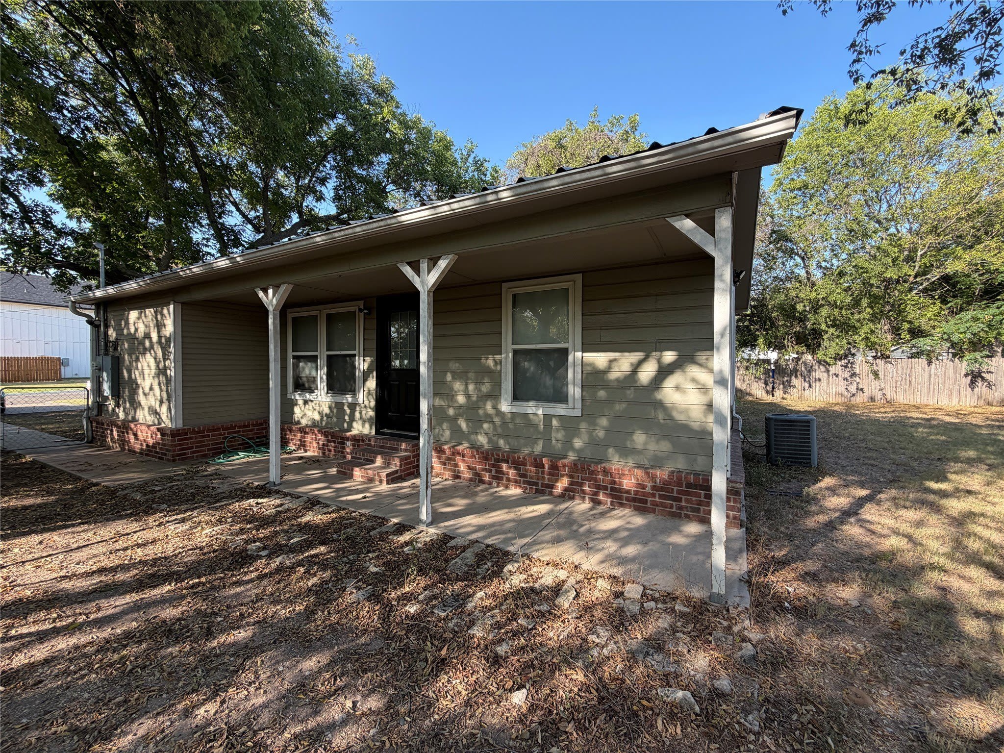 979 W Pecan Street – photo 1